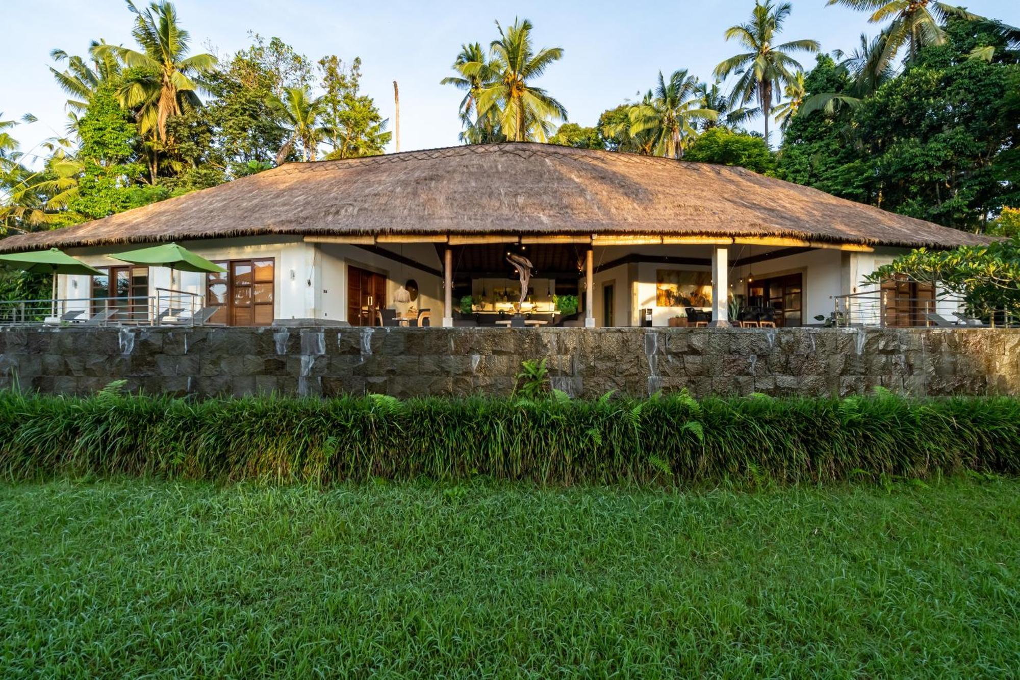 Villa Themma Jungle - Sumptuous 3Br Luxury Villa With Majestic Jungle View North Of Ubud Extérieur photo